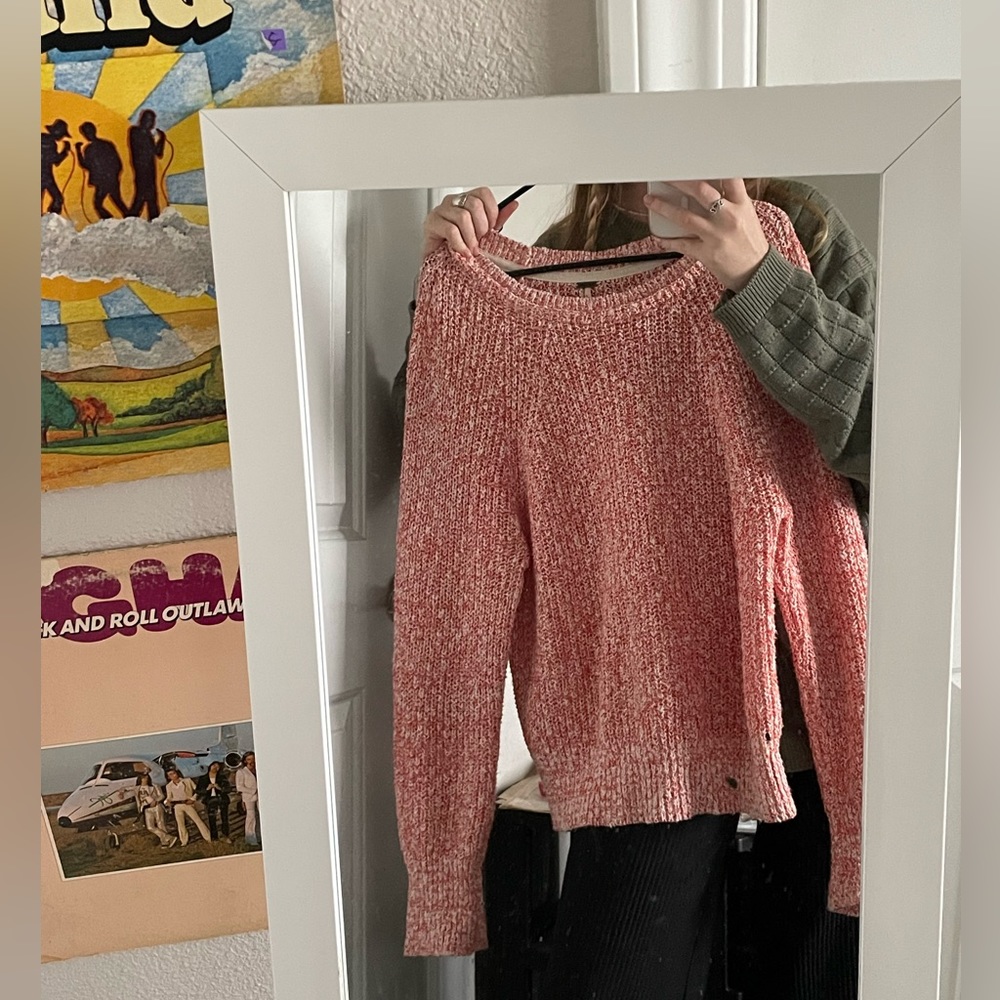 Free People Sweater! Pinkish Red, size Medium, comfortable and cute :)